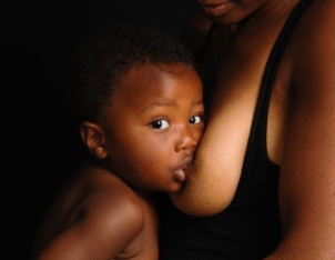 benefits of breastfeeding to a child and a mum