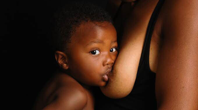 benefits of breastfeeding to a child and a mum